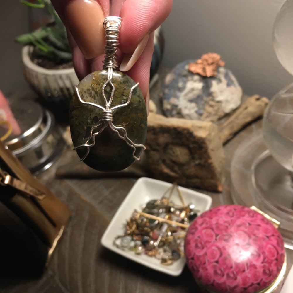 Green stone silver wrap pendant